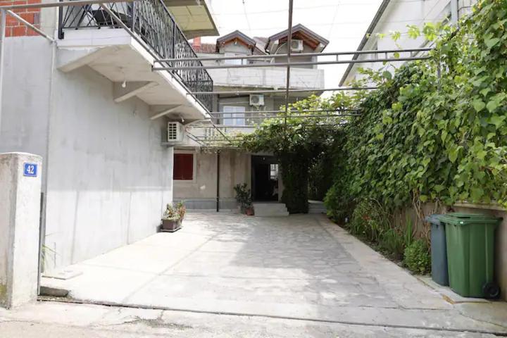 Apartments R&M Тиват Экстерьер фото