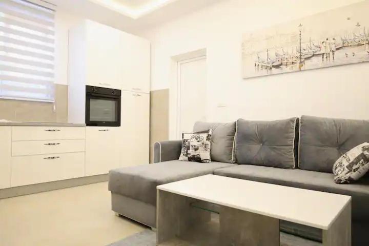 Apartments R&M Тиват Экстерьер фото