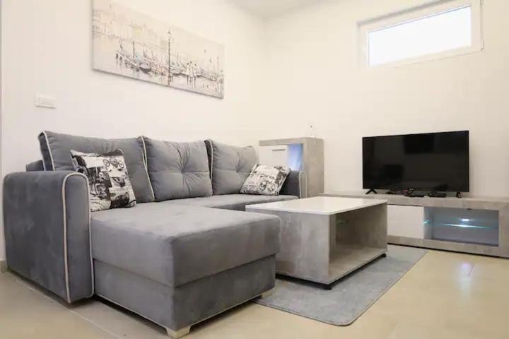 Apartments R&M Тиват Экстерьер фото